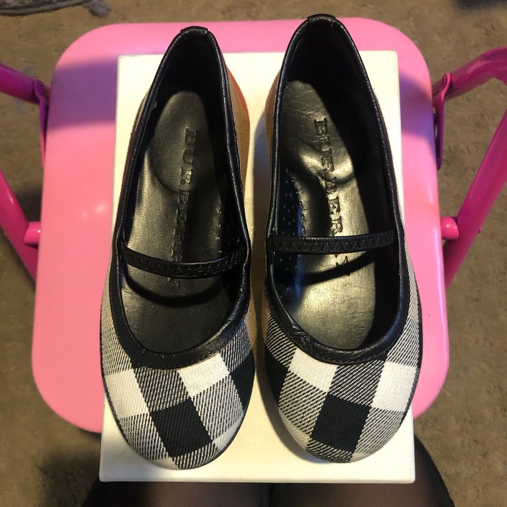 Burberry flats
